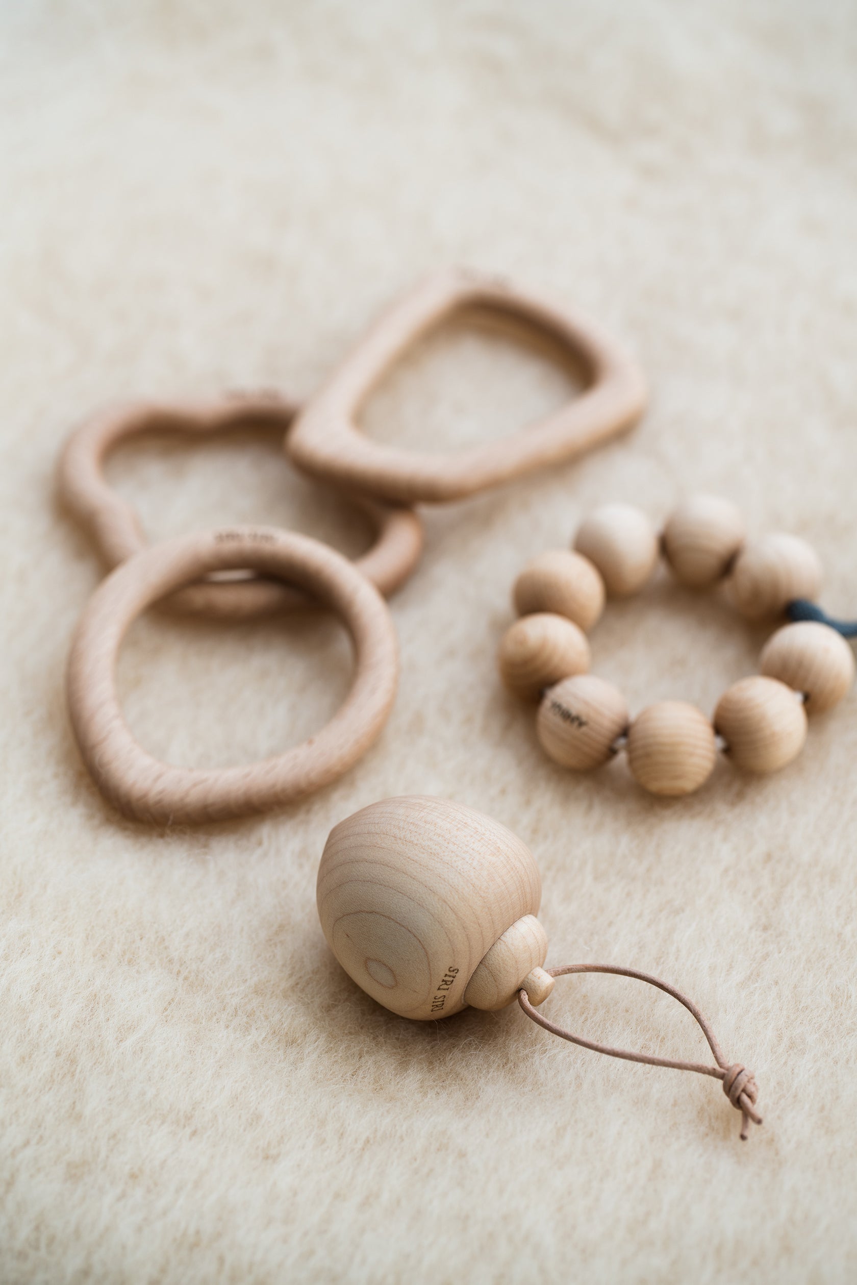 To precious babies, for Christmas celebration. SIRI SIRI famille baby toy name engraving service