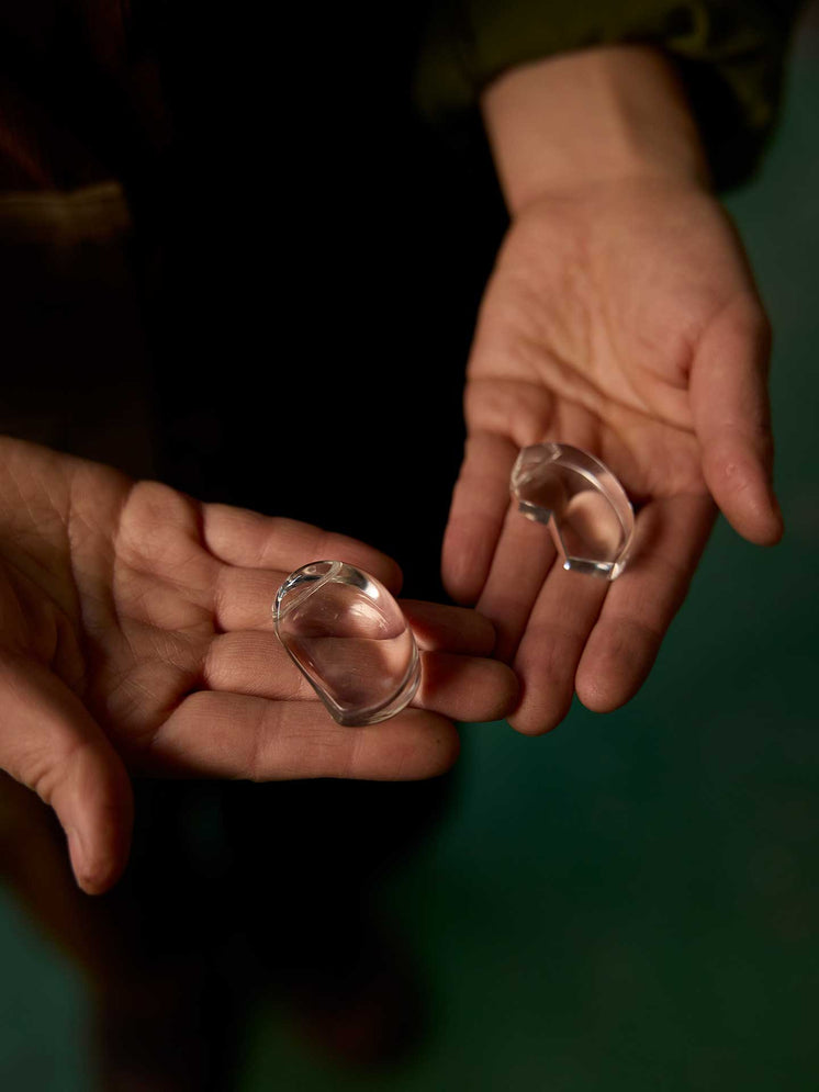 〈KIRIKO〉に奥行きをもたらす新しい切子ジュエリー