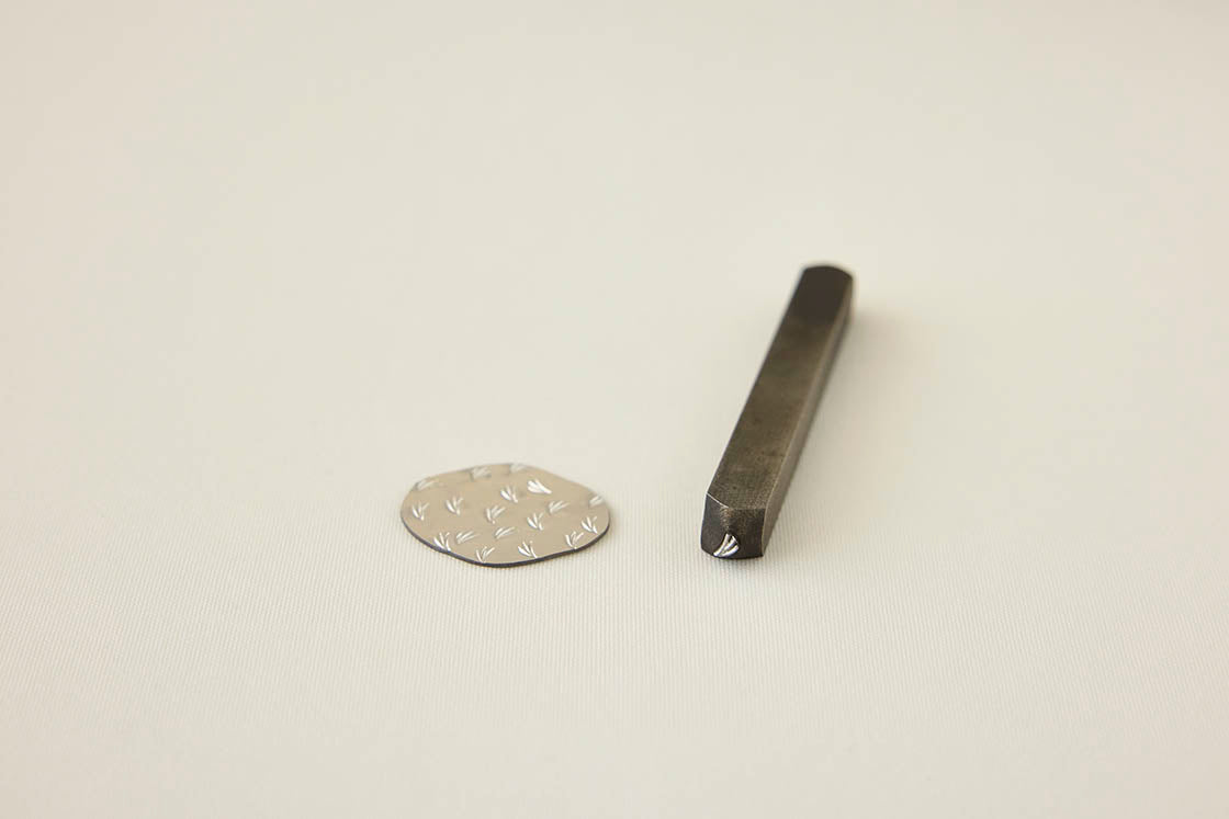 彫金とガラス釉薬でつくる、バスタイユの七宝